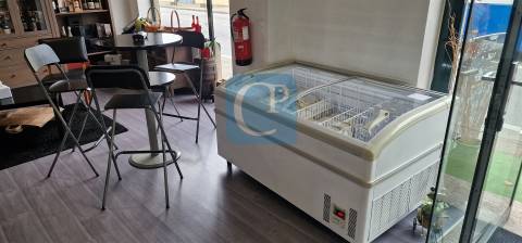 Cafetaria/Mercearia completamente equipada em Rio Tinto