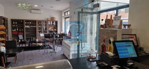 Cafetaria/Mercearia completamente equipada em Rio Tinto