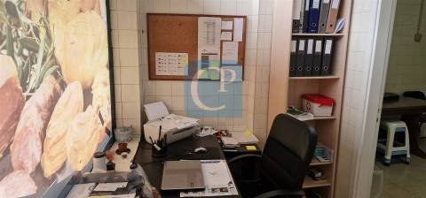 Cafetaria/Mercearia completamente equipada em Rio Tinto