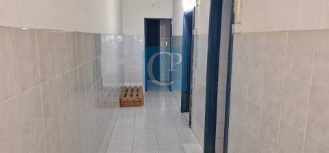 Cafetaria/Mercearia completamente equipada em Rio Tinto