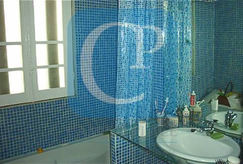 Moradia e Terreno ao Parque de S. Roque, em Campanhã