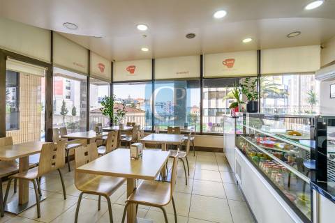 Café mobilado e equipado, em Vila Nova de Gaia