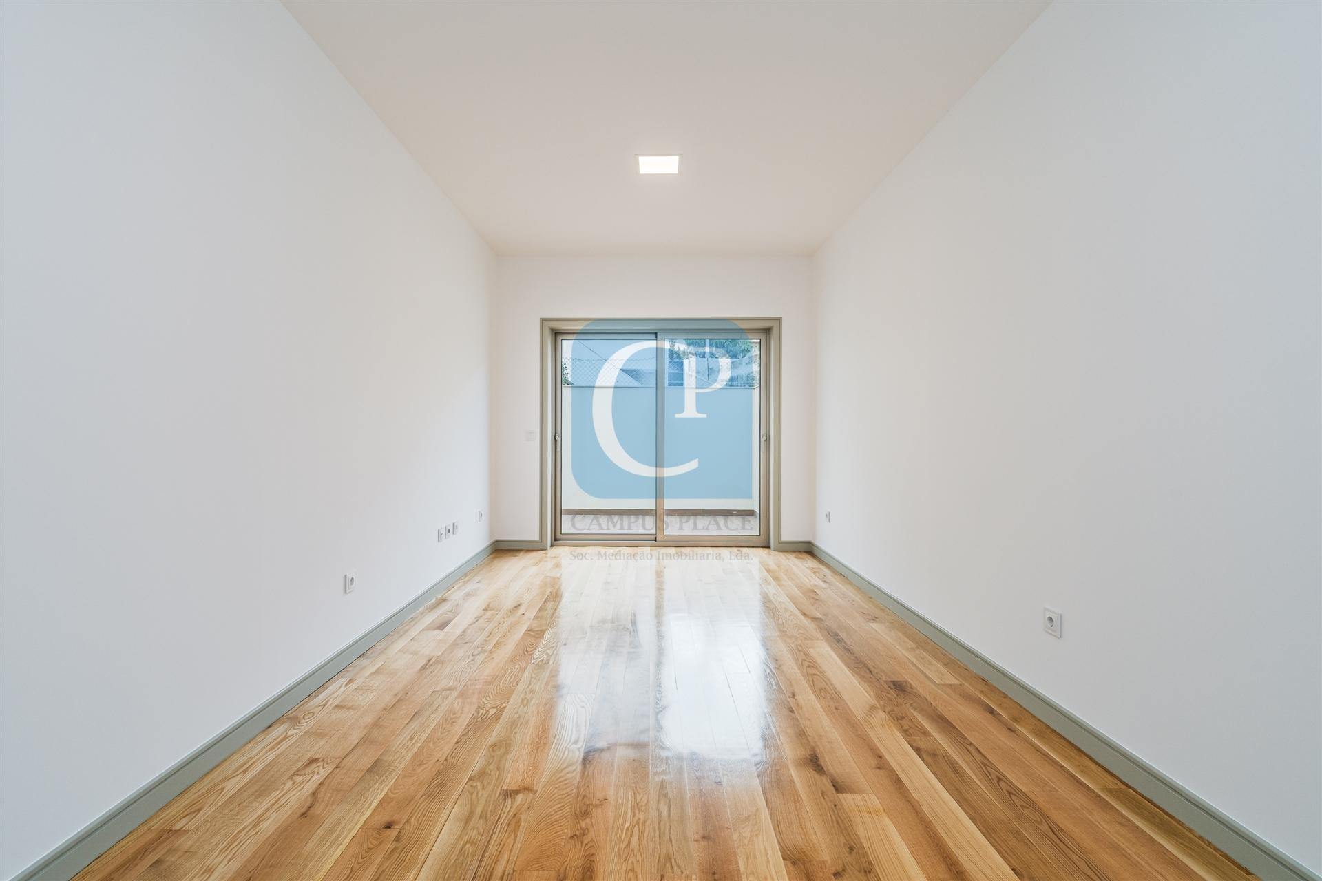 Moradia Geminada V3+2 ao Hospital São João, Paranhos, Porto