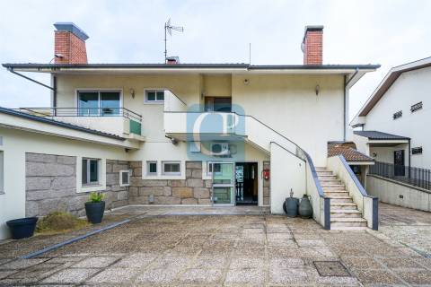 Moradia T3 com Restaurante, em Alfena, Valongo