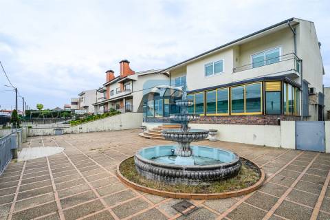 Moradia T3 com Restaurante, em Alfena, Valongo