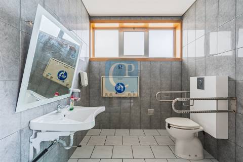 Moradia T3 com Restaurante, em Alfena, Valongo