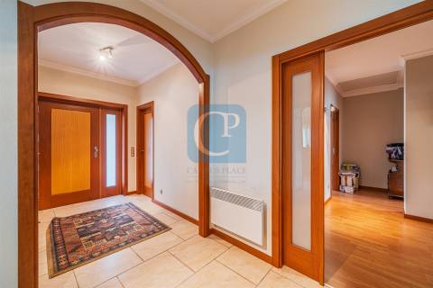 Moradia T3 com Restaurante, em Alfena, Valongo