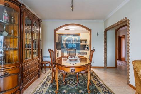 Moradia T3 com Restaurante, em Alfena, Valongo