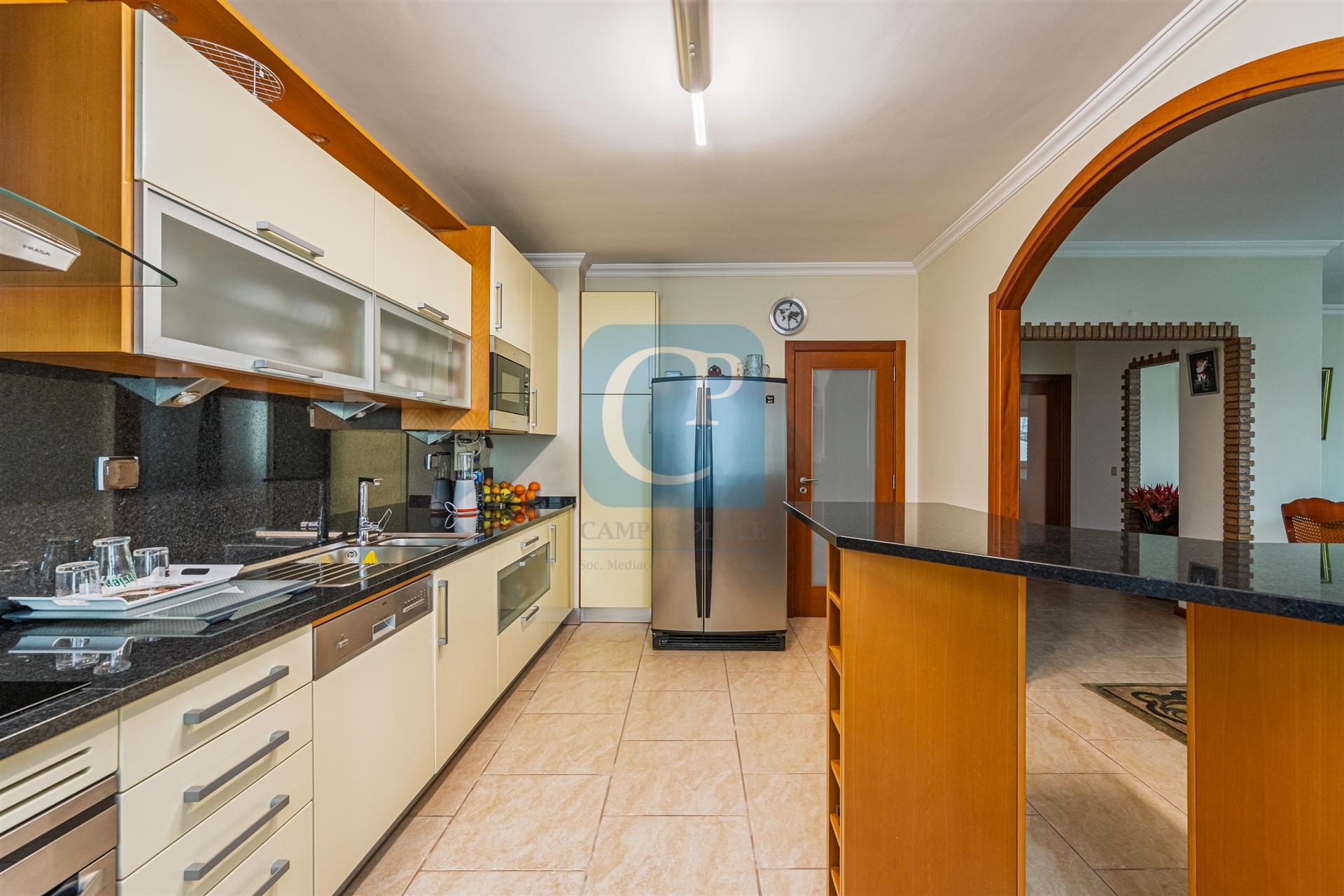 Moradia T3 com Restaurante, em Alfena, Valongo