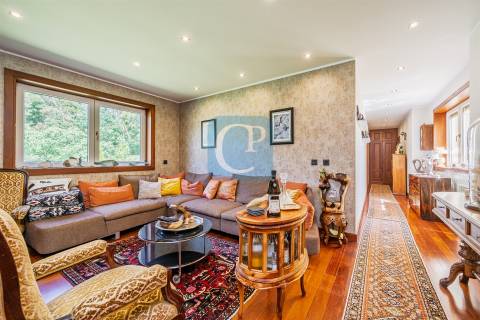 Moradia isolada T4+1 com piscina no centro de Modivas