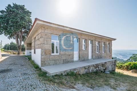 Moradia V5 remodelada em Soalhães, Marco de Canaveses