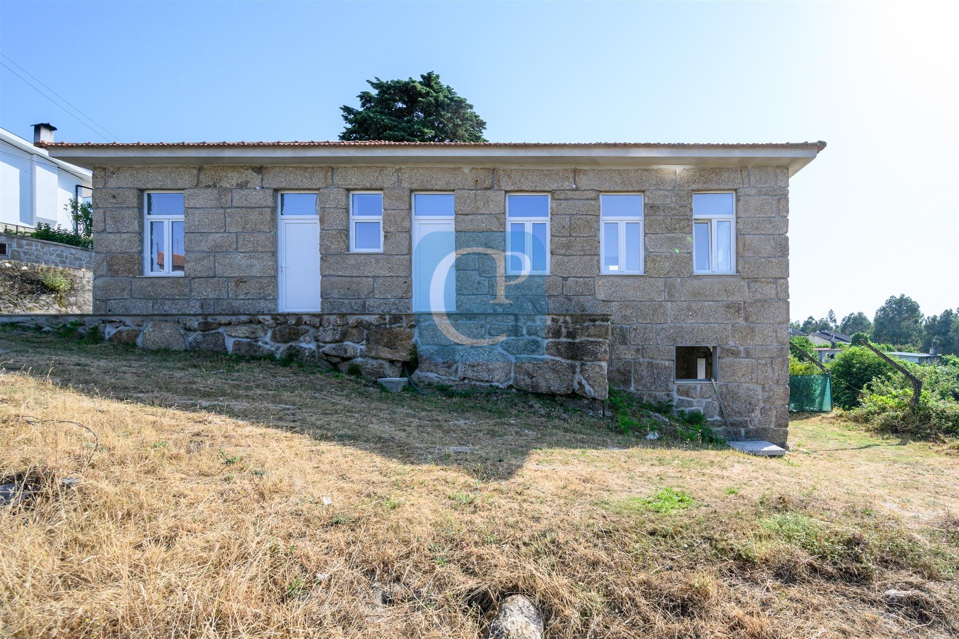 Moradia V5 remodelada em Soalhães, Marco de Canaveses