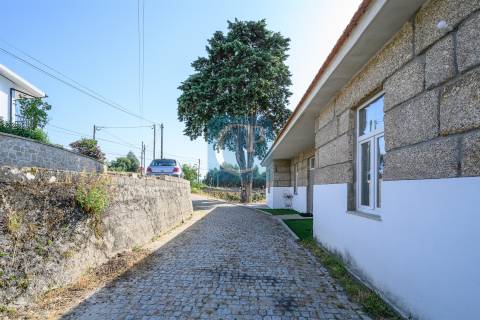 Moradia V5 remodelada em Soalhães, Marco de Canaveses