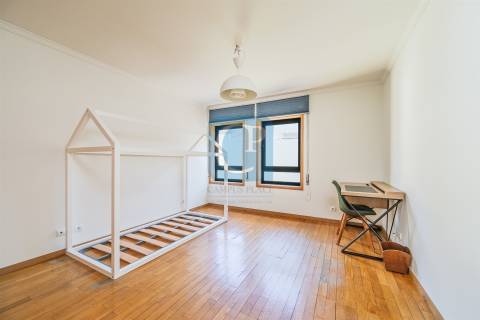 Apartamento T3 mobilado e equipado, em Nevogilde, Porto