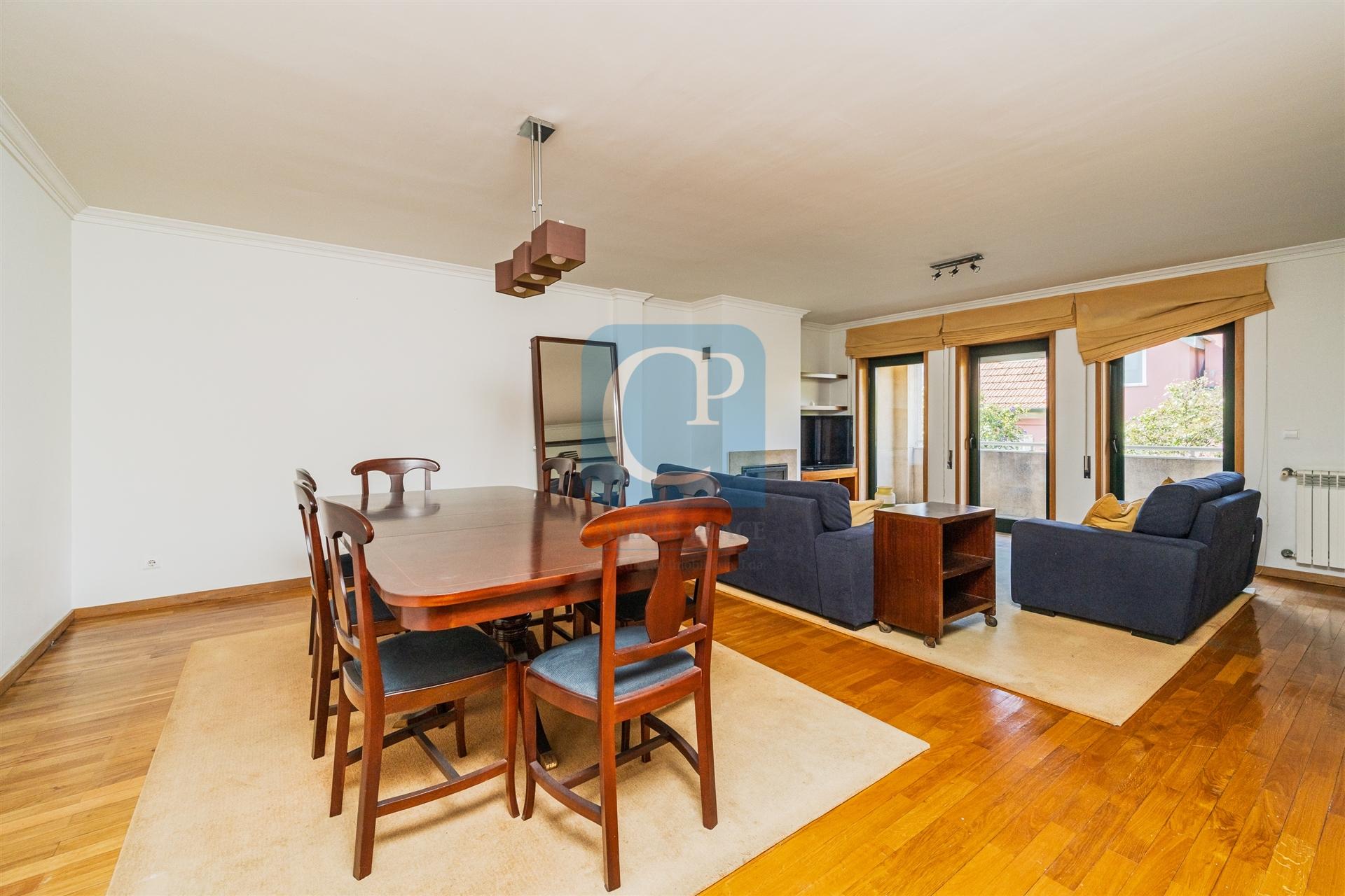 Apartamento T3 mobilado e equipado, em Nevogilde, Porto