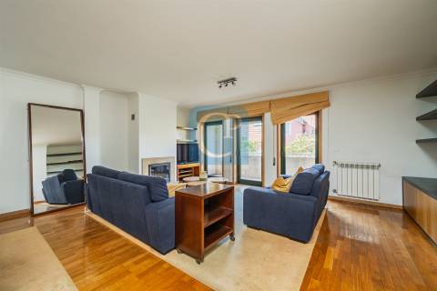 Apartamento T3 mobilado e equipado, em Nevogilde, Porto