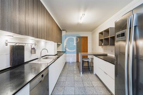 Apartamento T3 mobilado e equipado, em Nevogilde, Porto