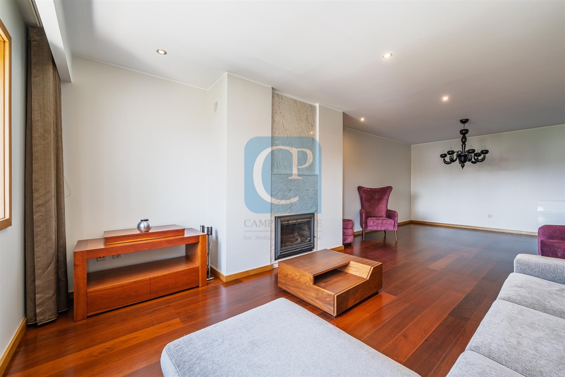 Apartamento T3 à Avenida da Boavista, Lordelo do Ouro