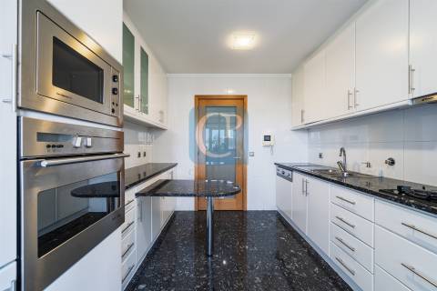 Apartamento T3 à Avenida da Boavista, Lordelo do Ouro