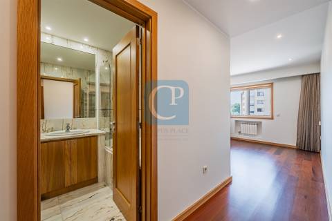 Apartamento T3 à Avenida da Boavista, Lordelo do Ouro