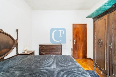 Moradia independente com quatro frações em Guifões, Matosinhos