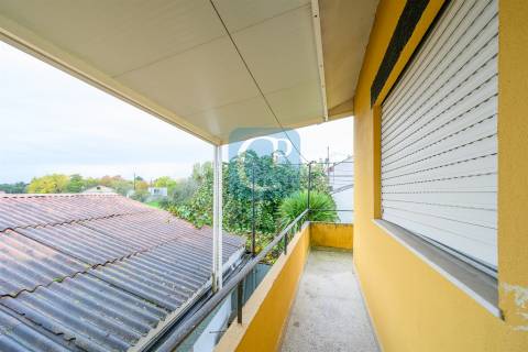 Moradia independente com quatro frações em Guifões, Matosinhos