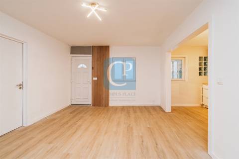 Moradia independente com quatro frações em Guifões, Matosinhos