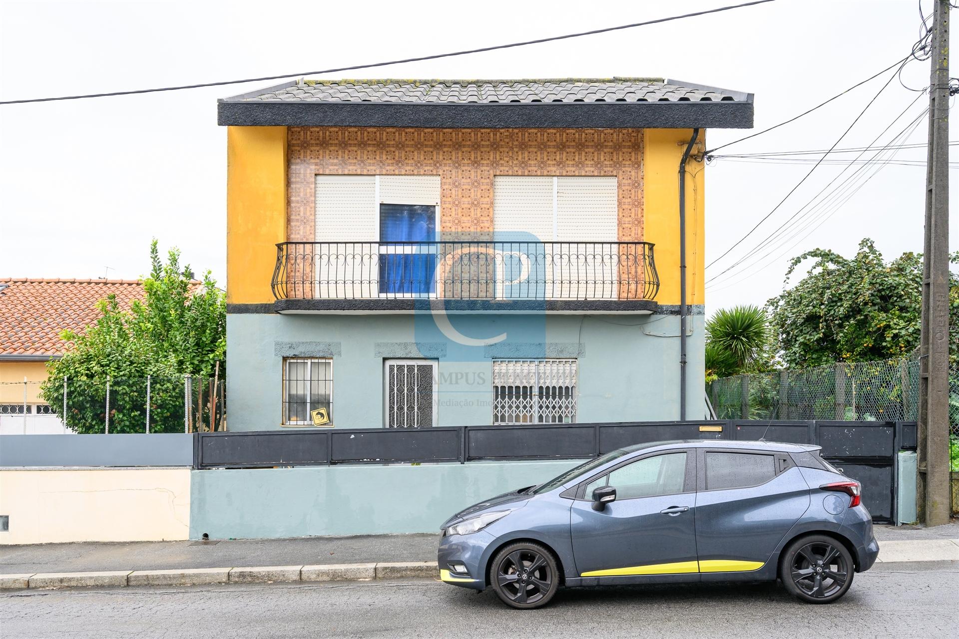 Moradia independente com quatro frações em Guifões, Matosinhos