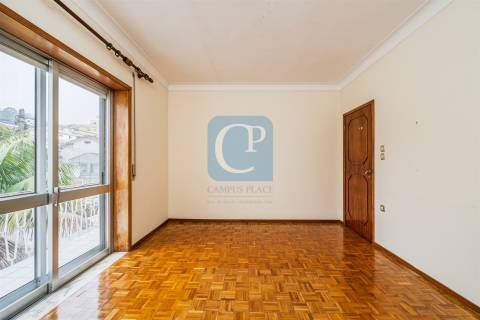 Moradia com dois apartamentos independentes em Vila Nova de Gaia