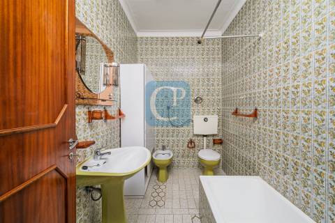 Moradia com dois apartamentos independentes em Vila Nova de Gaia