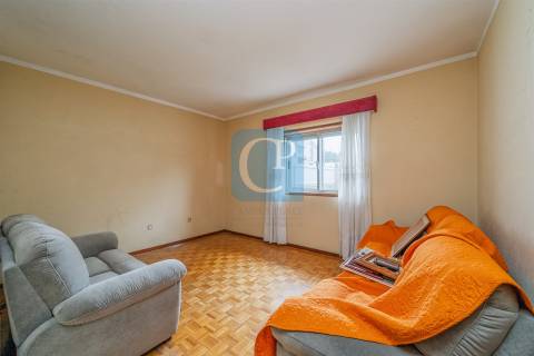 Moradia com dois apartamentos independentes em Vila Nova de Gaia
