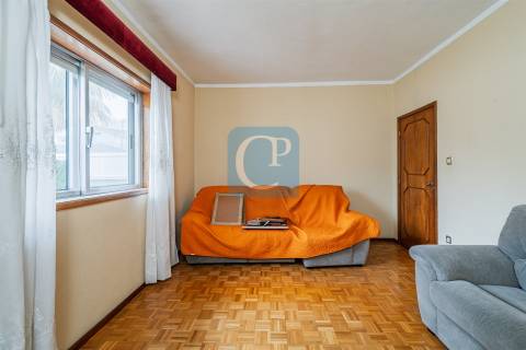 Moradia com dois apartamentos independentes em Vila Nova de Gaia