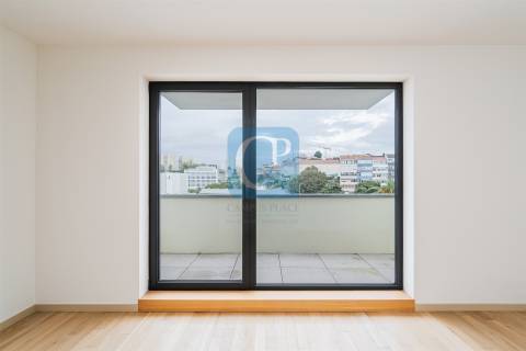 Apartamento T1Kit Duplex, com terraço, junto à Praça da República