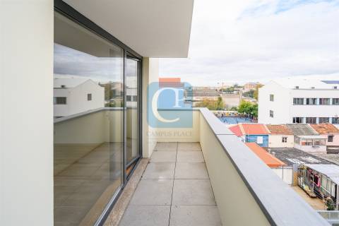 Apartamento T1Kit Duplex, com terraço, junto à Praça da República