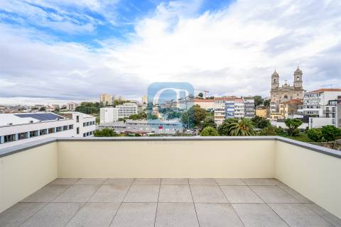Apartamento T1Kit Duplex, com terraço, junto à Praça da República