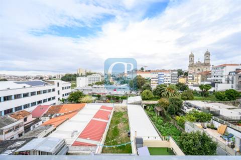 Apartamento T1Kit Duplex, com terraço, junto à Praça da República