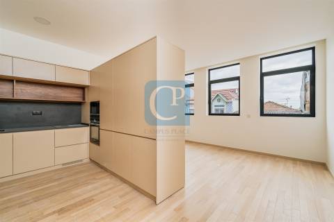 Apartamento T0+1 Duplex, junto à Praça da República, Porto