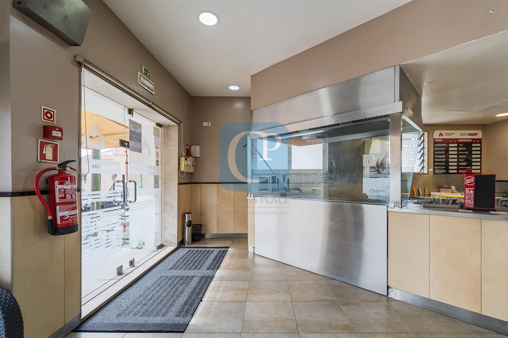 Restaurante mobilado e equipado em Guifões, Matosinhos