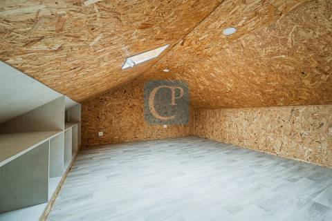 Moradia V2 à Estrada da Circunvalação, Ramalde, Porto