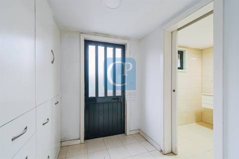 Moradia V2 à Estrada da Circunvalação, Ramalde, Porto