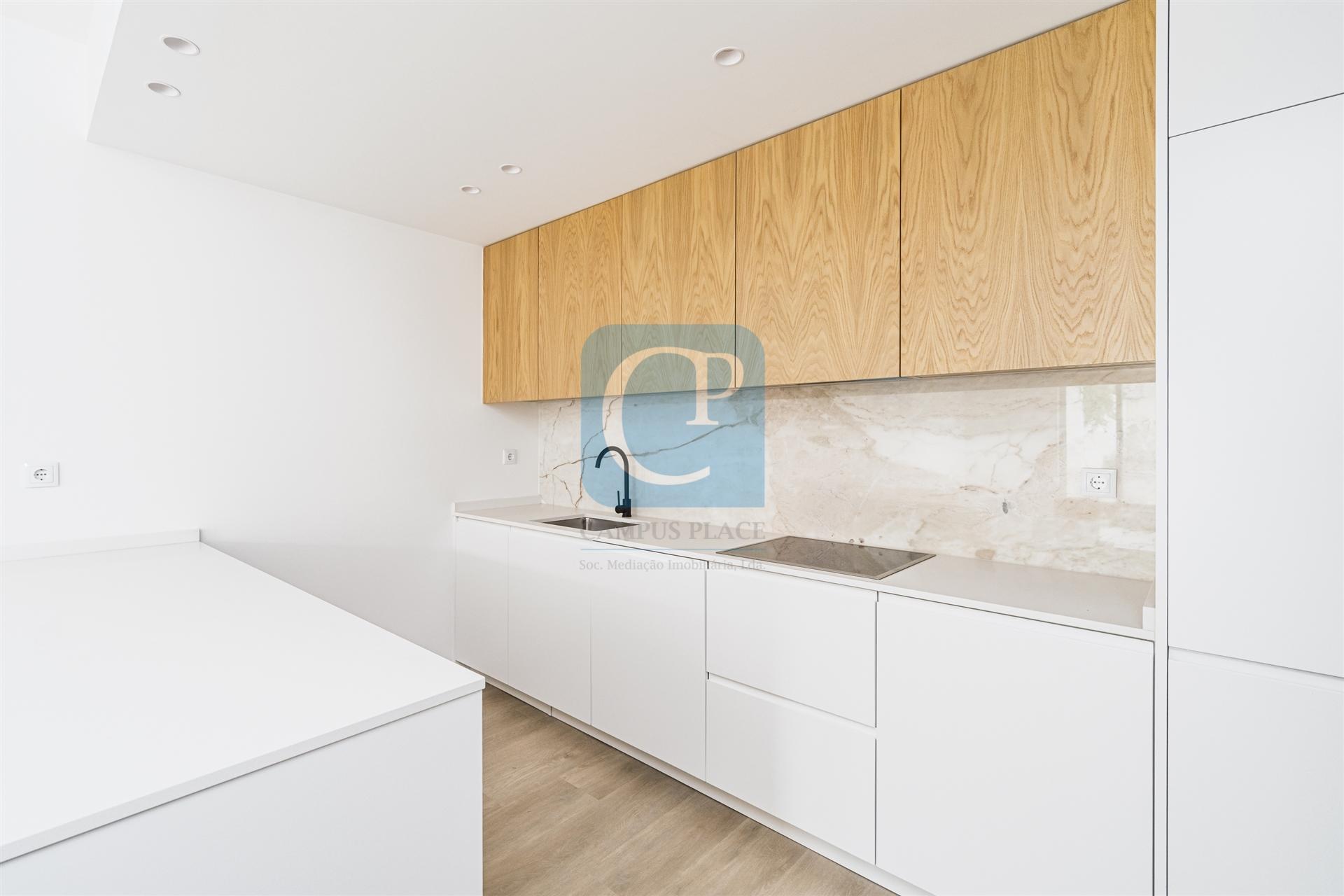 Apartamento T2 com terraço na Avenida da República, Matosinhos