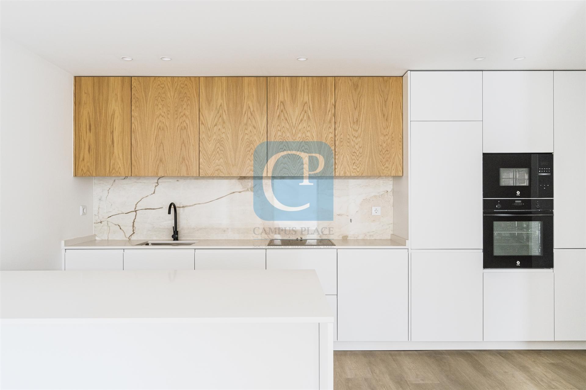 Apartamento T2 com terraço na Avenida da República, Matosinhos