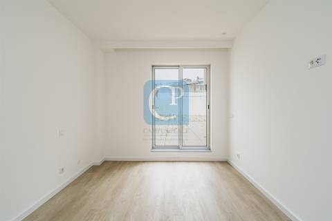 Apartamento T2 com terraço na Avenida da República, Matosinhos