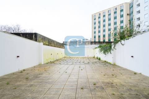 Apartamento T2 com terraço na Avenida da República, Matosinhos
