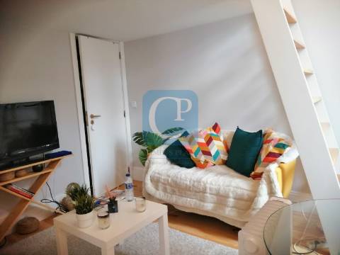 Moradia centenária no Centro de São Mamede Infesta