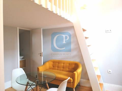 Moradia centenária no Centro de São Mamede Infesta