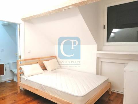 Moradia centenária no Centro de São Mamede Infesta