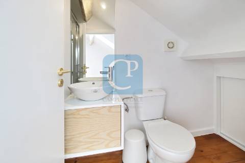 Moradia centenária no Centro de São Mamede Infesta