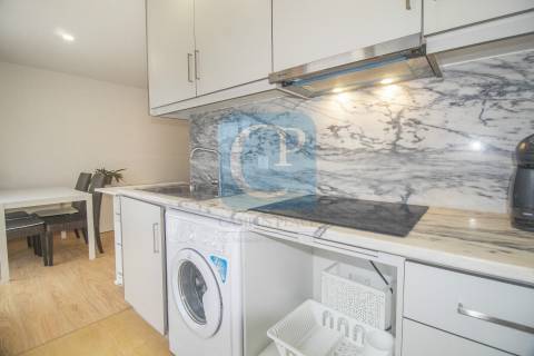 Apartamento T3 renovado com terraço, ao ISCAP e 900mts H.S.João