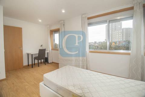 Apartamento T3 renovado com terraço, ao ISCAP e 900mts H.S.João